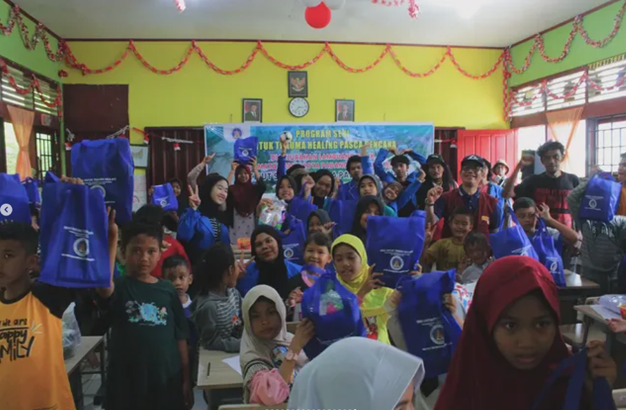 Rektor ISI Padangpanjang Dampingi Mahasiswa Laksanakan Program Seni untuk Trauma Healing di Kelurahan Lambuang Bukik, Kota Padang